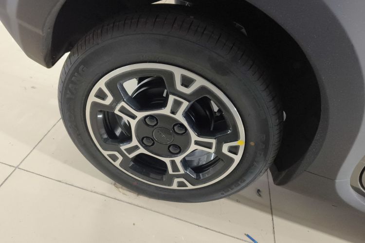 吉利银河 2025款 210km 熊猫骑士车身外观6008