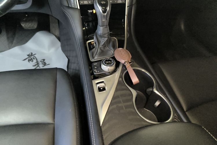 英菲尼迪Q50L 2018款 2.0T 舒适版 国VI中控内饰18