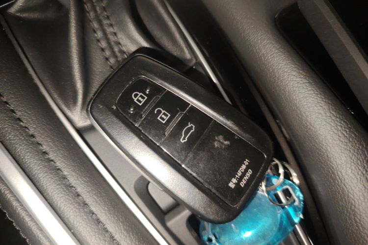 丰田 亚洲龙 2023款 2.0L 进取版中控内饰7001