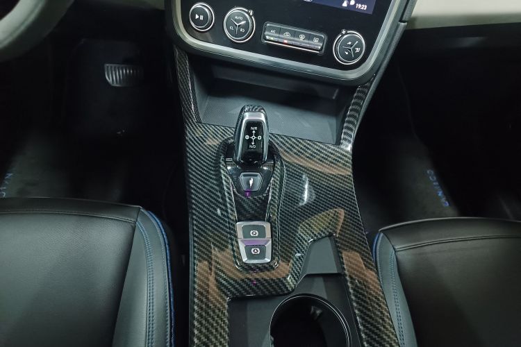 领克01 2017款 2.0T 两驱耀Pro版中控内饰18