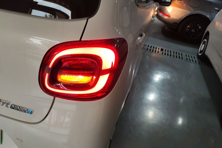 五菱汽车 宏光MINIEV 2025款 四门版 进阶款车身外观9