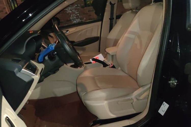 奇瑞 艾瑞泽7 2015款 1.6L 手动致享版中控内饰19