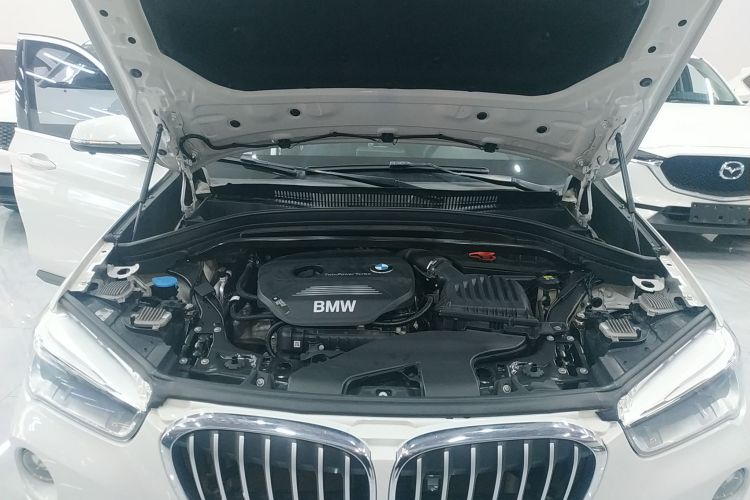 宝马X1 2019款 sDrive18Li 尊享型机舱底盘24