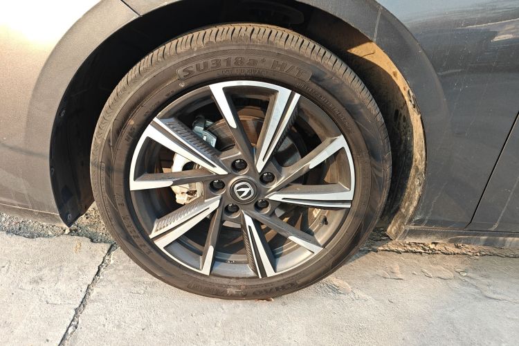 长安 逸动 2024款 1.5T GDI自动 旗舰型车身外观6007