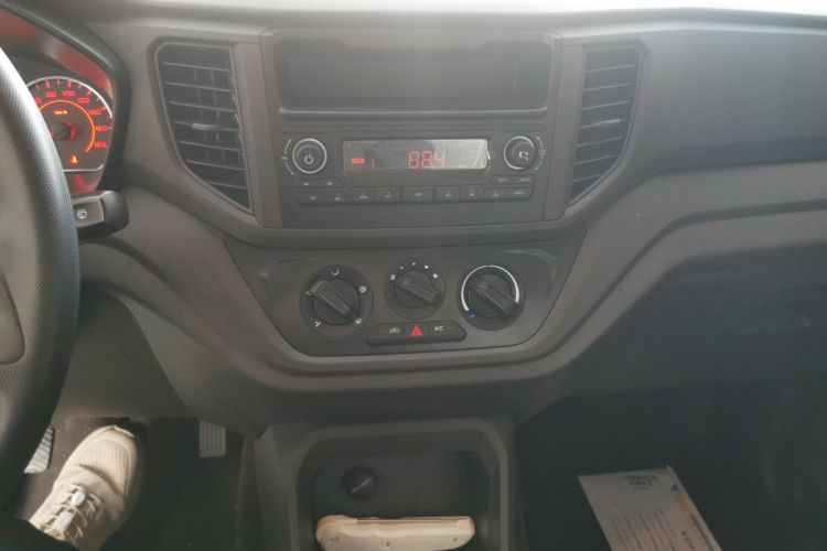 五菱汽车 五菱宏光V 2022款 1.5L劲取版电动助力LAR中控内饰16