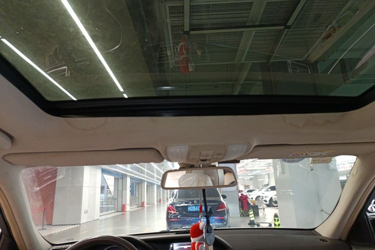 奔驰E级 2015款 E 200 L 运动型中控内饰22