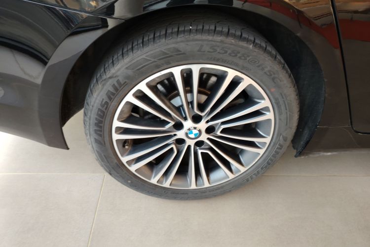 宝马5系 2019款 530Li 尊享型 豪华套装车身外观6008