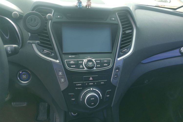 现代 胜达 2015款 2.4L 自动两驱智能型 5座中控内饰16