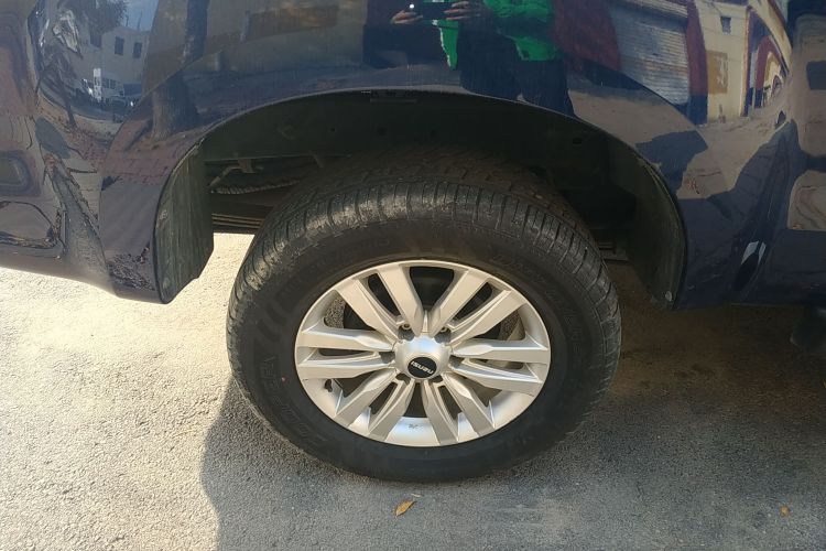 五十铃 铃拓 2020款 2.5T两驱手动领航版 国VI 加长版JE4D25Q6A车身外观6008