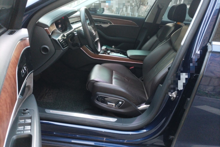 奥迪A8 2018款 A8L 55 TFSI quattro投放版尊享型中控内饰19