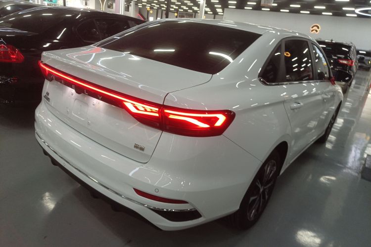 吉利汽车 帝豪 2026款 第4代 400万纪念款 1.5L CVT飞越型车身外观7