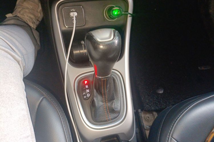 Jeep 指南者 2017款 200T 自动舒享版中控内饰18