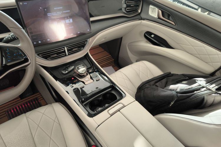 腾势D9 2022款 DM-i 970 四驱旗舰型中控内饰18