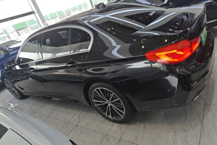 宝马5系 2020款 530Li 领先型 M运动套装车身外观4
