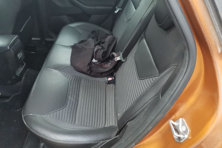 福特 福克斯 2015款 两厢 1.6L 手动风尚型中控内饰21