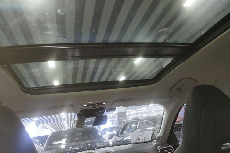 领克02 2022款 2.0TD DCT耀Pro中控内饰22