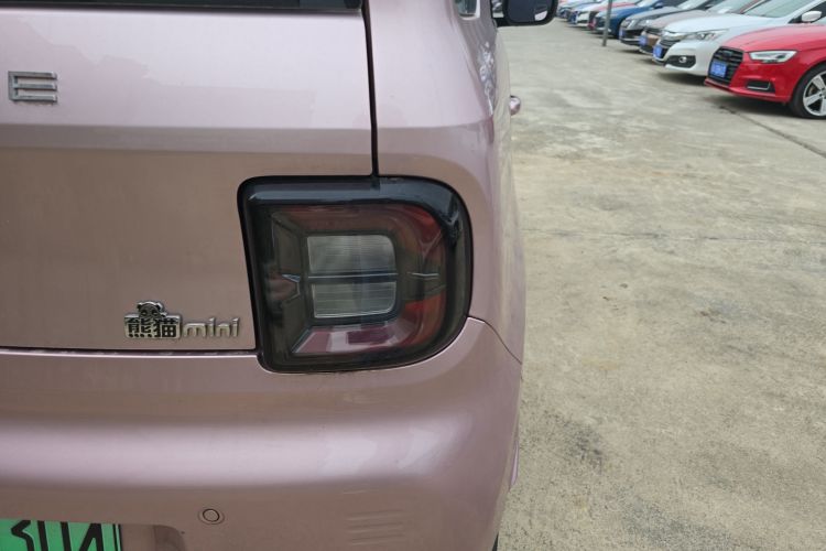 吉利银河 2023款 熊猫mini 200km 耐力熊车身外观9