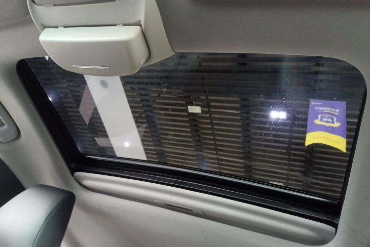 丰田 雷凌 2023款 智能电混双擎 1.8L 豪华版中控内饰22