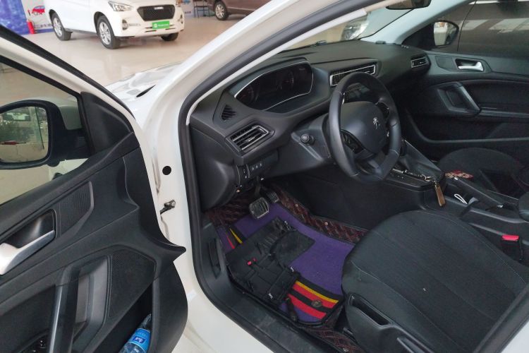 标致308 2018款 1.6L 自动时尚版中控内饰19