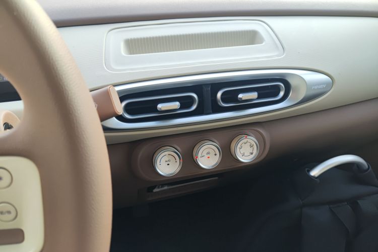 五菱汽车 宏光MINIEV 2025款 四门版 进阶款中控内饰16