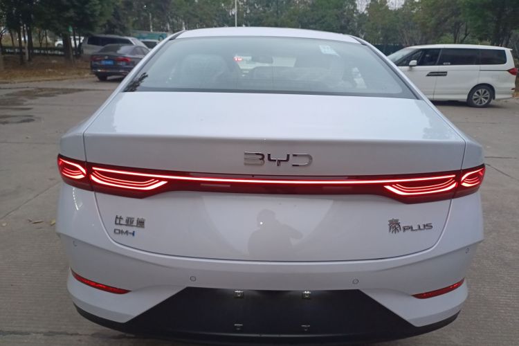 比亚迪 秦PLUS 2025款 DM-i 智驾版 55KM领先型车身外观6004