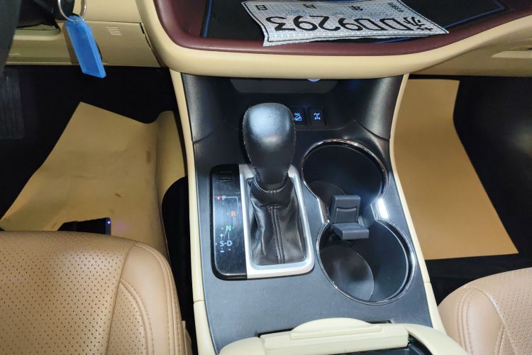 丰田 汉兰达 2017款 3.5L 四驱精英版 7座中控内饰18