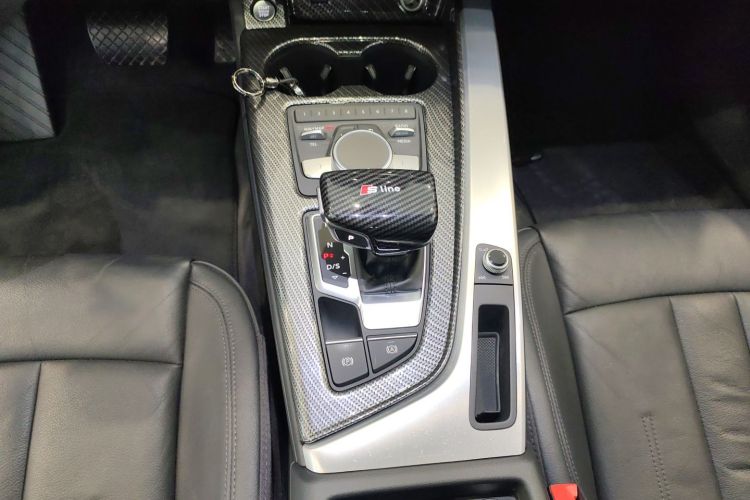 奥迪A4L 2018款 30周年年型 40 TFSI 时尚型中控内饰18