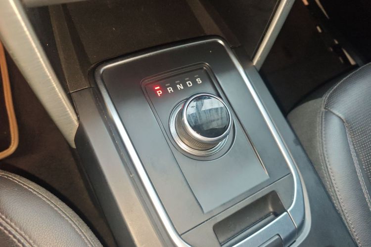 路虎 发现神行 2018款 240PS SE版中控内饰18