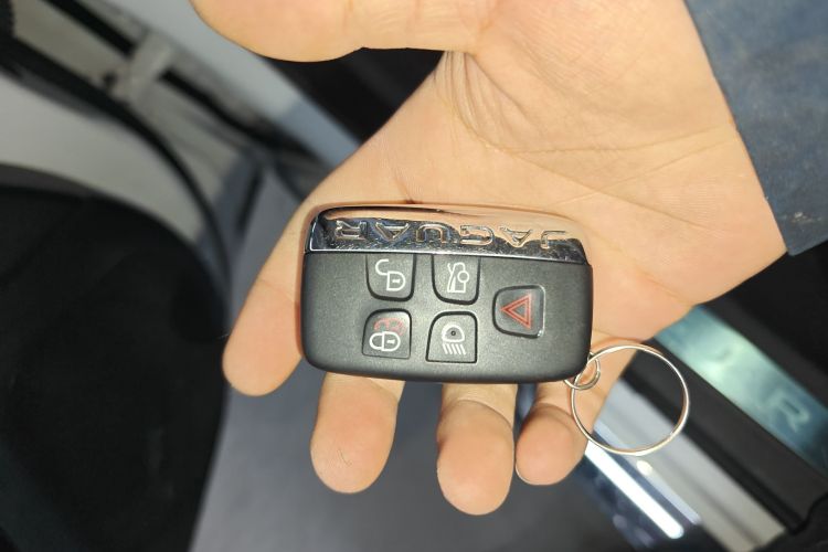 捷豹XFL 2018款 XFL 2.0T 250PS 豪华版中控内饰11