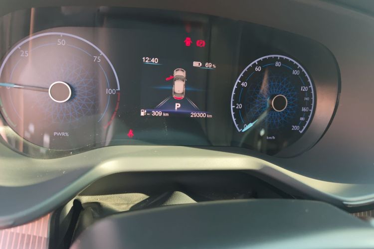 红旗E-QM5 2022款 431km 充电乐享版中控内饰15