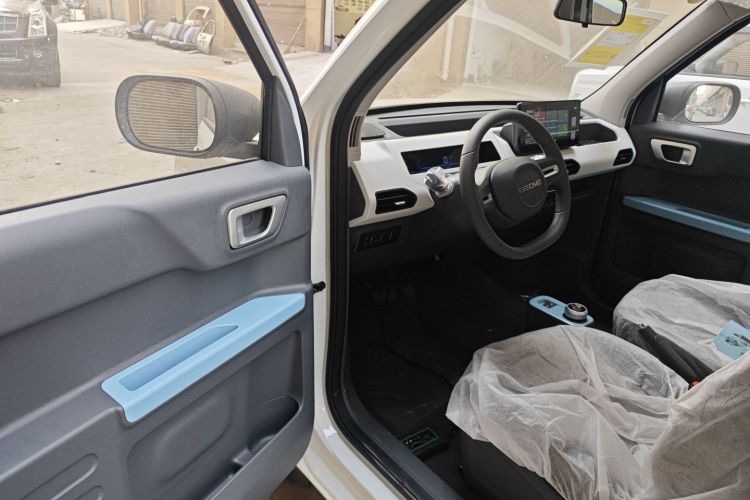 吉利银河 2024款 熊猫mini 200km 耐力熊中控内饰7003