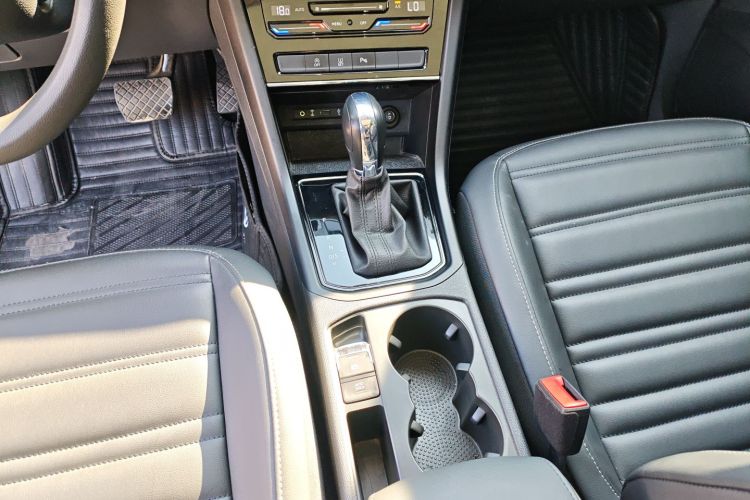 大众 2021款 途安L 280TSI DSG舒适版 7座局部细节18