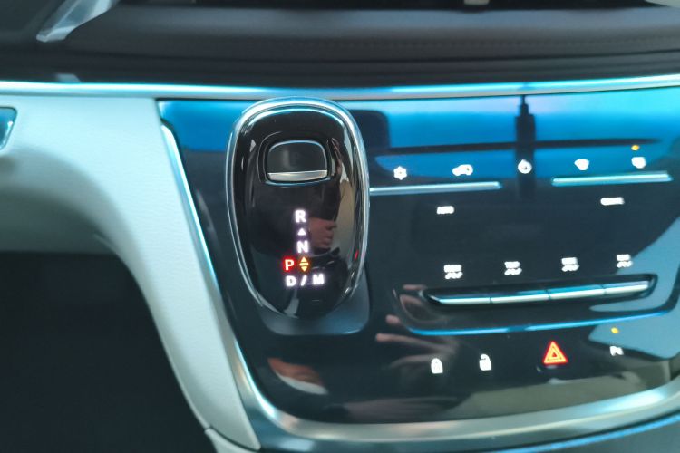 别克GL8 2021款 陆上公务舱 652T 舒适型中控内饰18