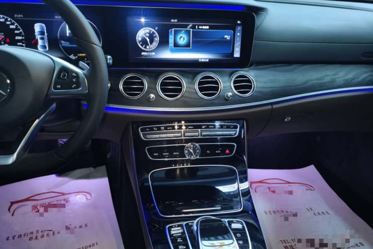 奔驰E级 2017款 E 300 L 运动豪华型中控内饰16