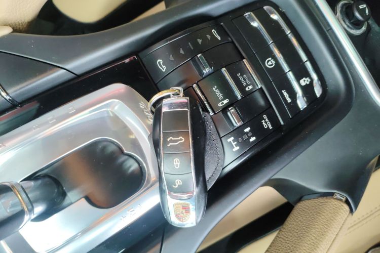 保时捷 2015款 Cayenne 3.0T中控内饰7001