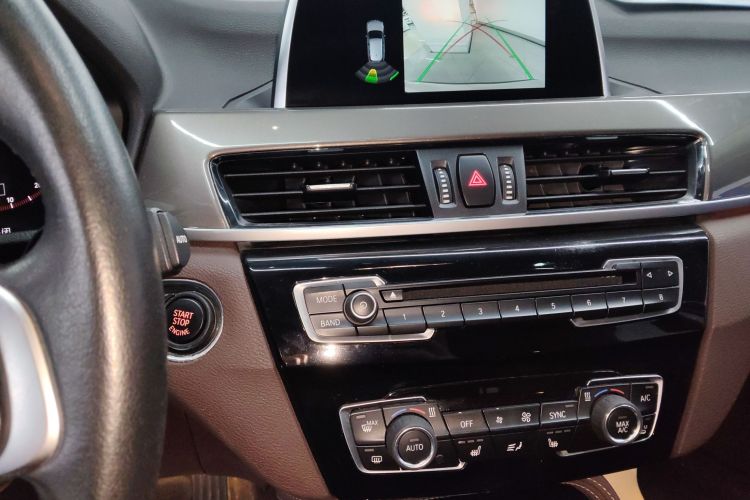 宝马X1 2018款 xDrive20Li 尊享型中控内饰16