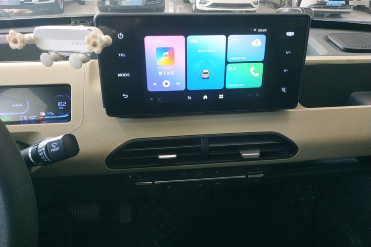 吉利银河 2024款 200km 熊猫骑士中控内饰16