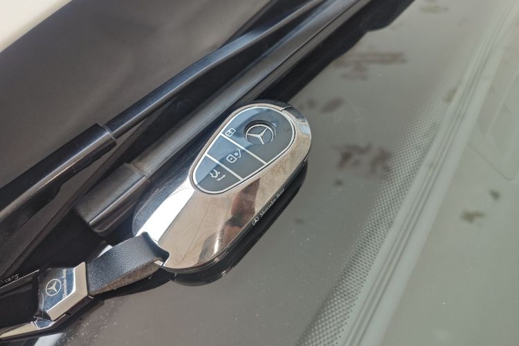 奔驰C级 2023款 C 200 L 运动版中控内饰11