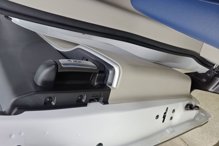 别克GL8 2023款 陆上公务舱 舒适型中控内饰7006