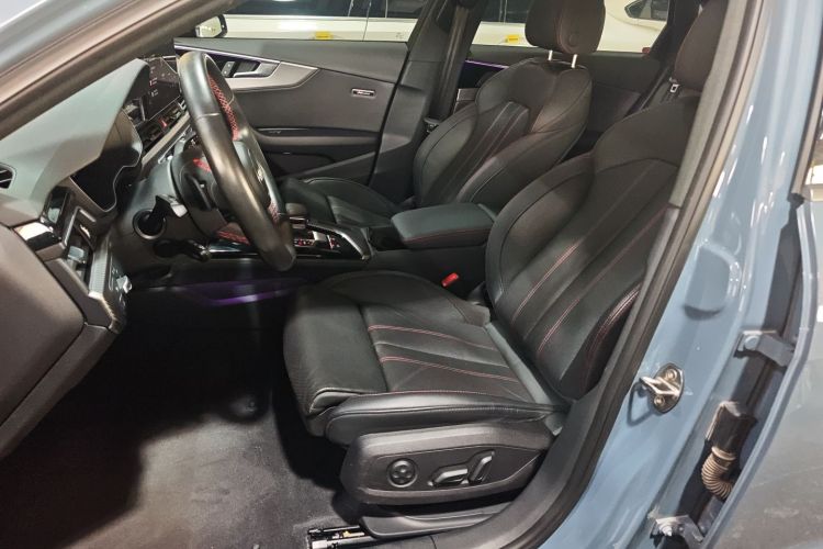 奥迪A4L 2022款 40 TFSI quattro RS套件燃速型局部细节19