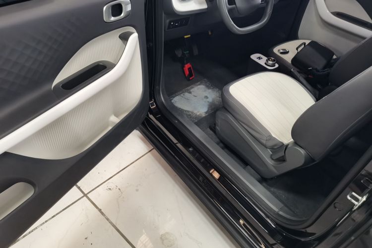 吉利银河 2025款 210km 熊猫卡丁中控内饰20