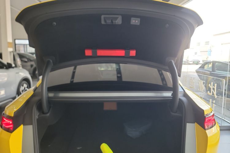 比亚迪 汉L 2025款 DM-p 四驱激光雷达旗舰型机舱底盘23