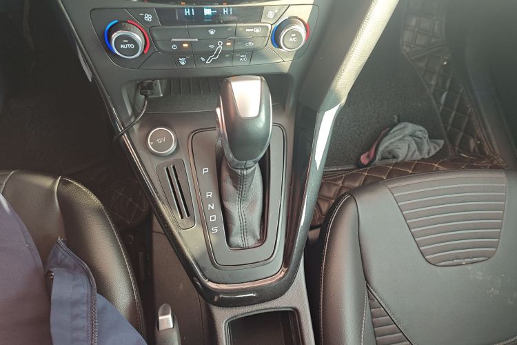 福特 福克斯 2017款 两厢 1.6L 自动风尚型智行版中控内饰18