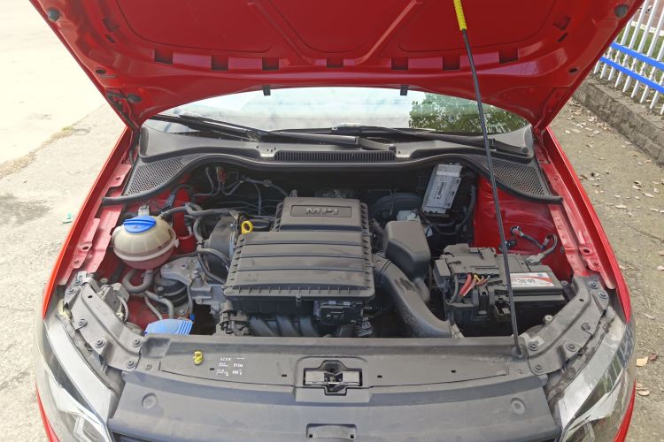 大众 Polo 2016款 1.4L 手动风尚型机舱底盘24