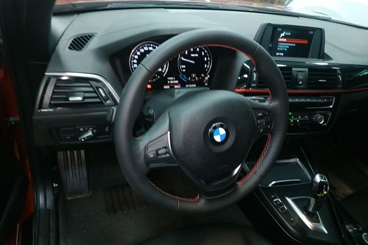 宝马2系(进口) 2018款 220i 敞篷轿跑车 运动设计套装局部细节13