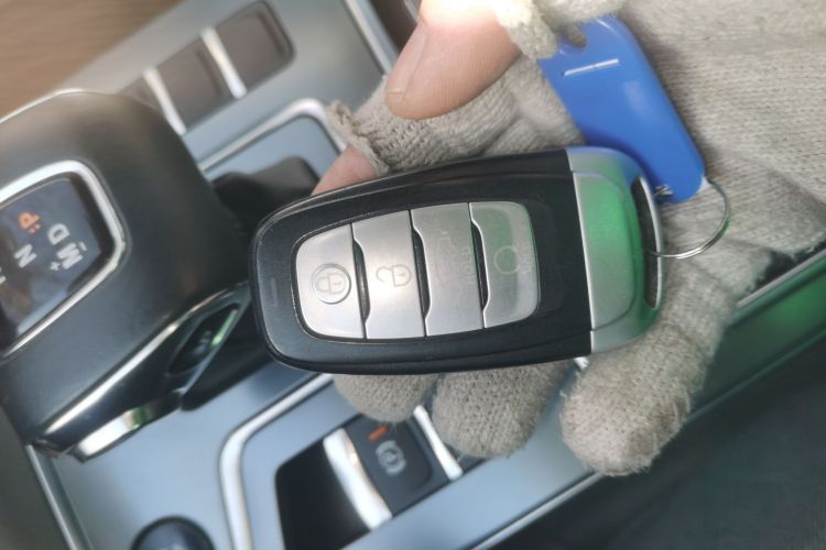 红旗H5 2022款 经典款 改款 1.8T 自动智联旗韵版中控内饰11