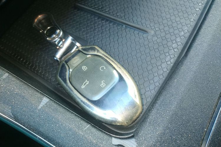 广汽传祺 传祺GS8 2022款 领航系列 2.0TGDI 两驱豪华智联版（七座）中控内饰11