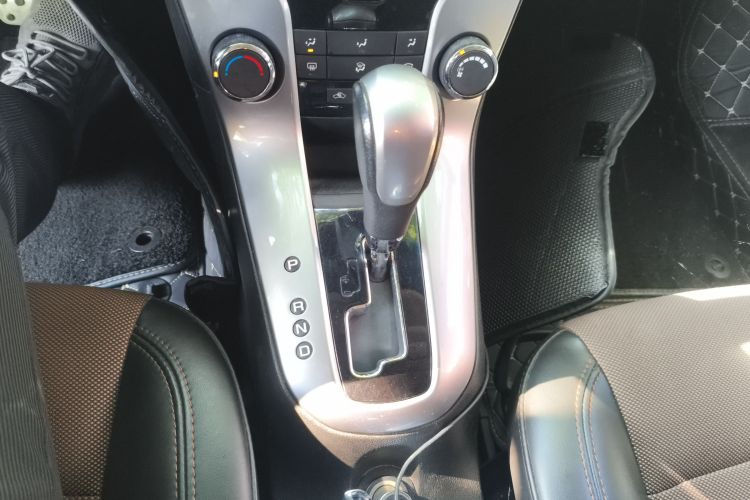 雪佛兰 科鲁兹 2013款 掀背 1.6L 自动豪华型中控内饰18