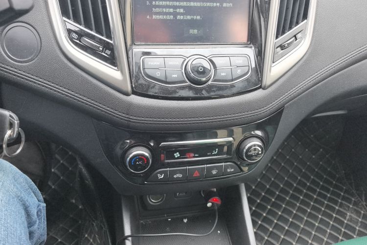 长安 逸动 2016款 XT 1.6L 手动俊酷型中控内饰16