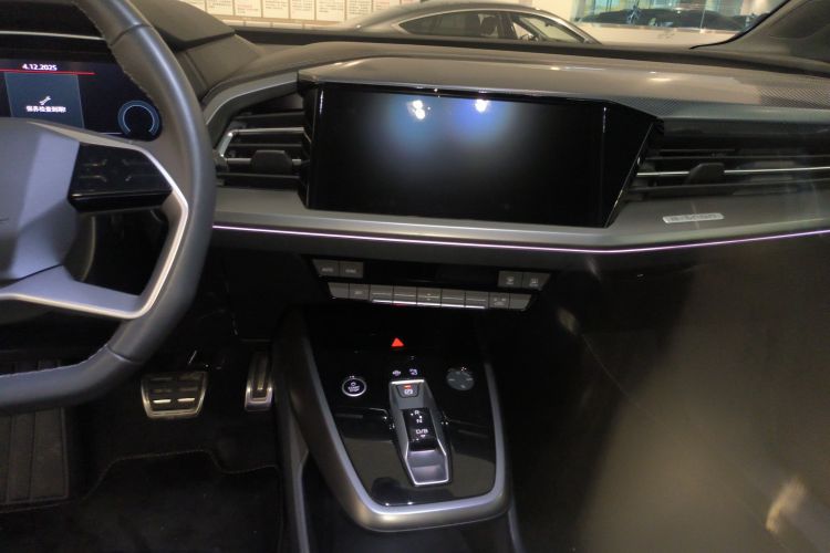 奥迪Q4 e-tron 2024款 40 e-tron 创行版中控内饰16